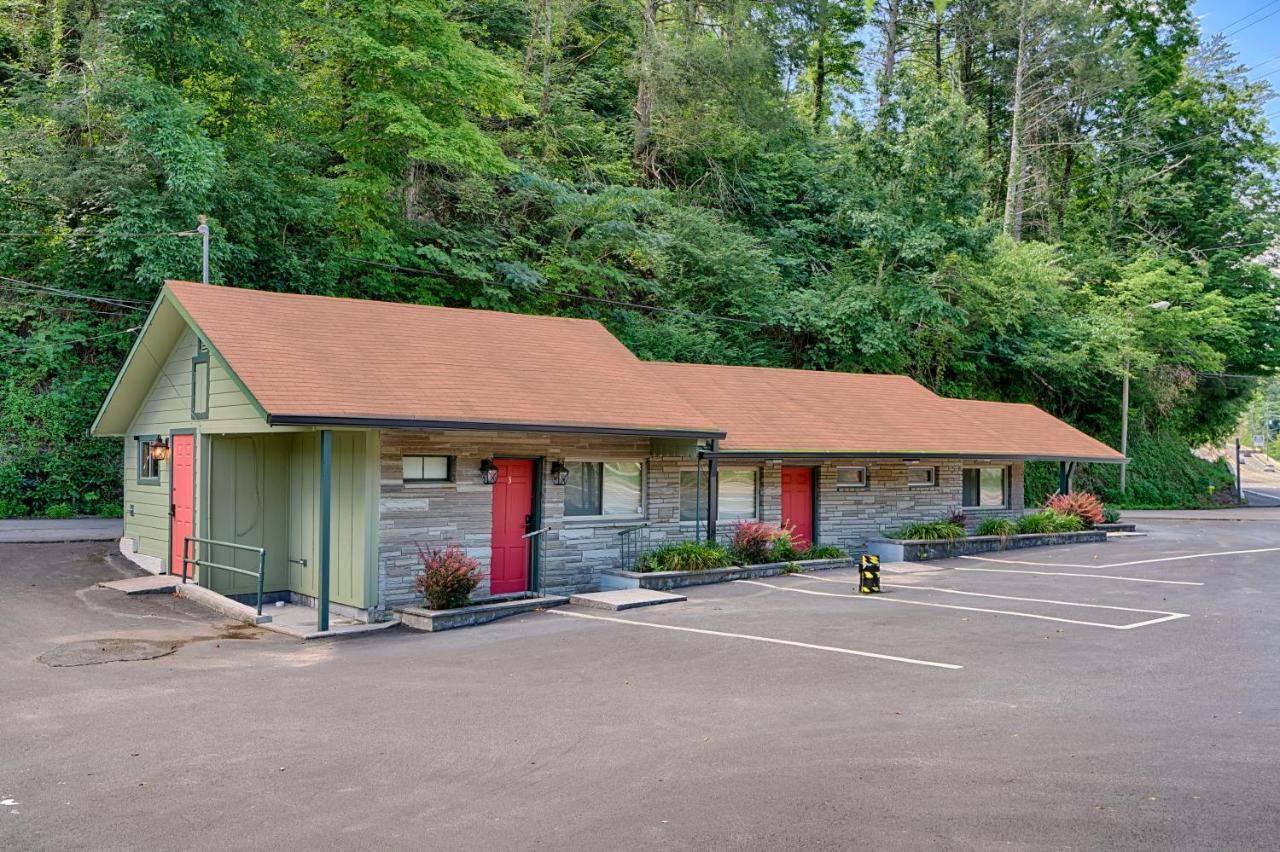 Newly Remodeled Motel In Gatlinburg! Bagian luar foto
