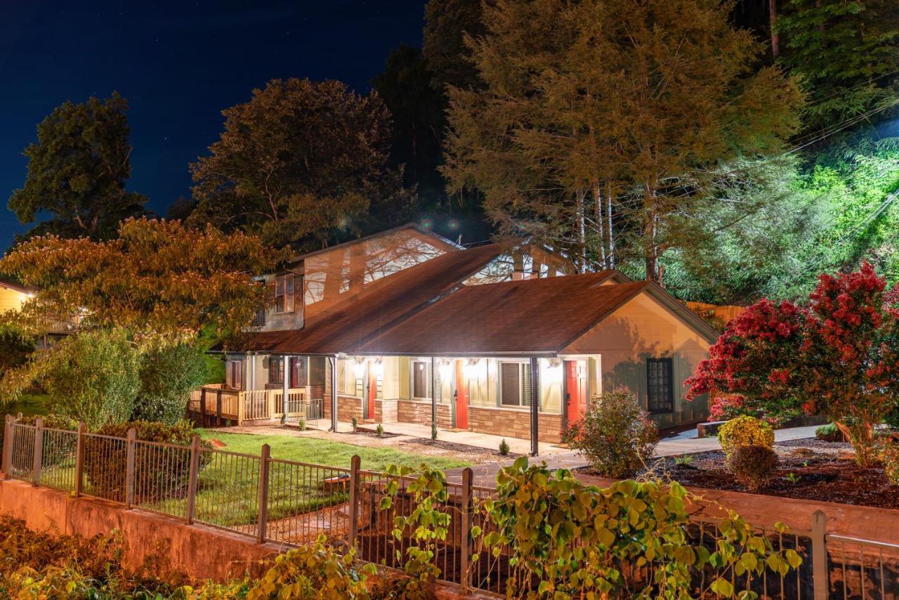 Newly Remodeled Motel In Gatlinburg! Bagian luar foto