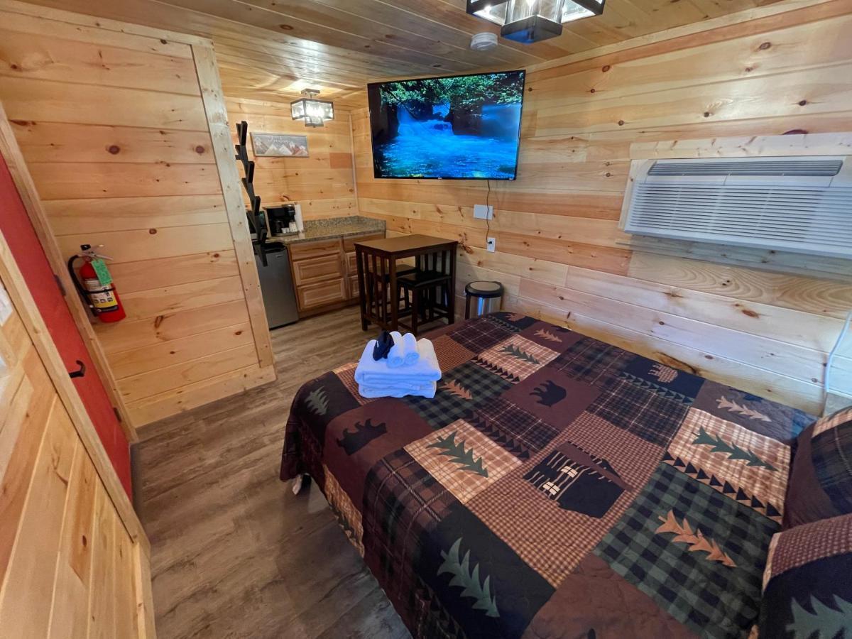 Newly Remodeled Motel In Gatlinburg! Bagian luar foto
