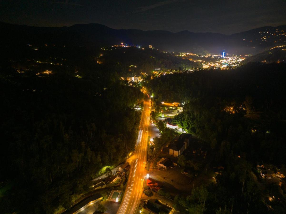 Newly Remodeled Motel In Gatlinburg! Bagian luar foto