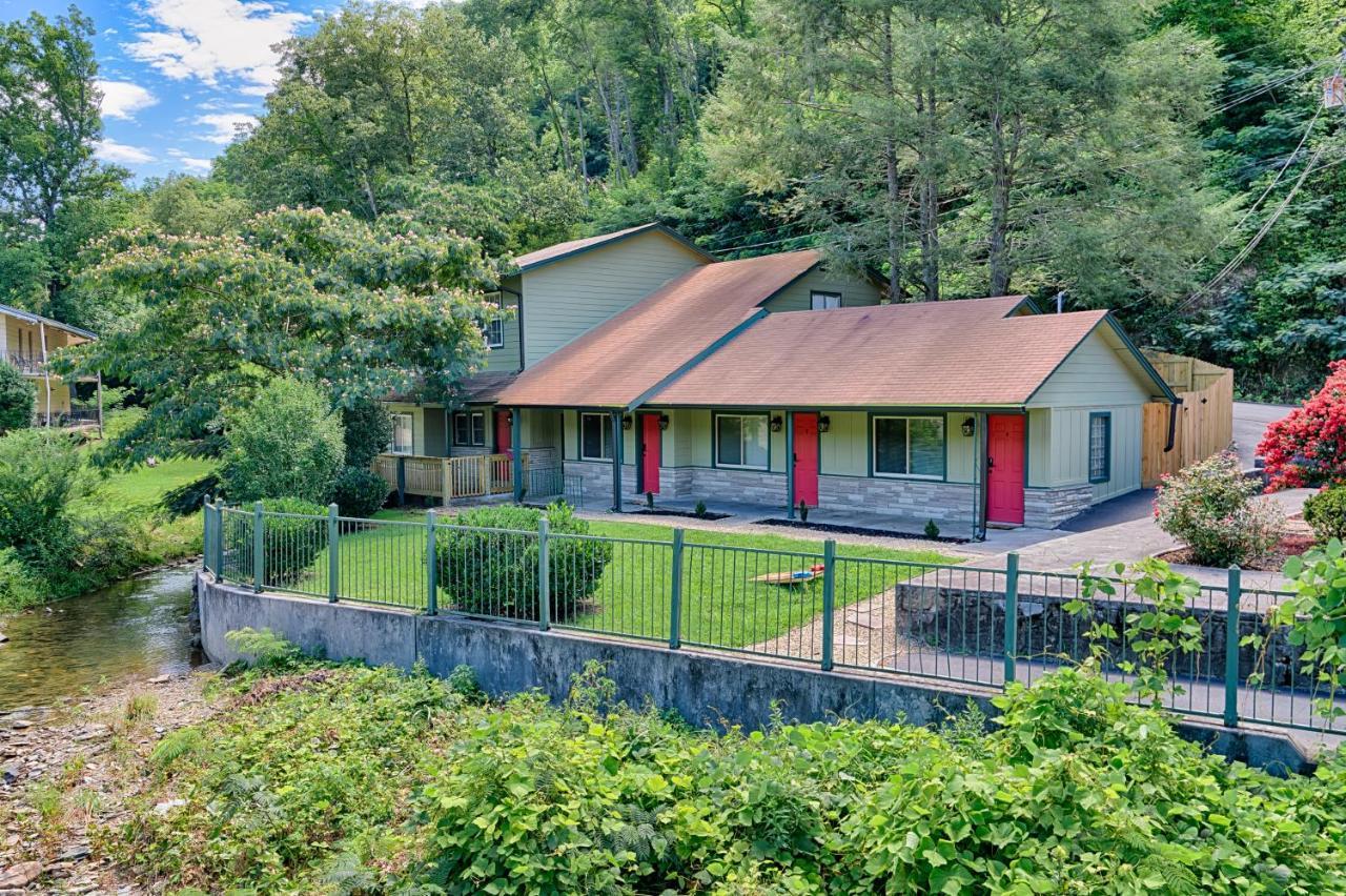 Newly Remodeled Motel In Gatlinburg! Bagian luar foto