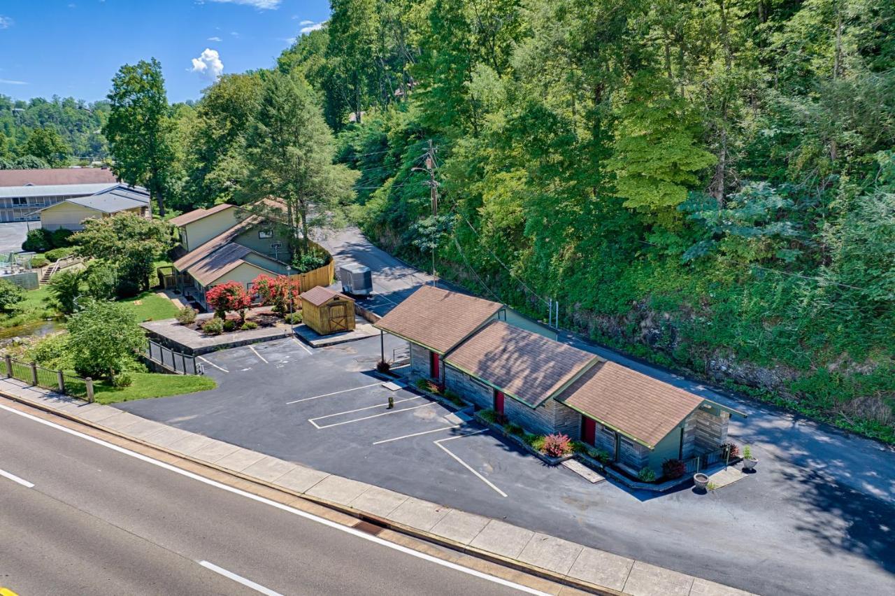 Newly Remodeled Motel In Gatlinburg! Bagian luar foto