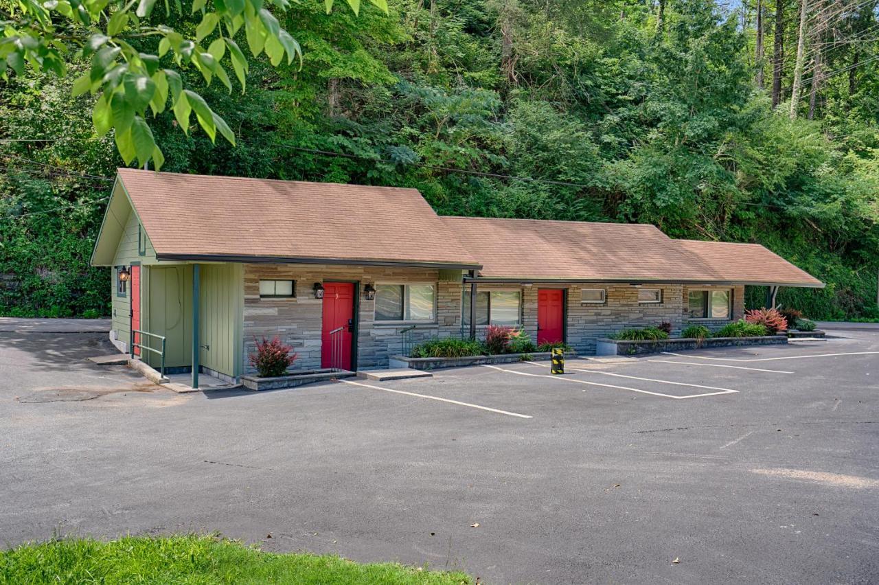 Newly Remodeled Motel In Gatlinburg! Bagian luar foto