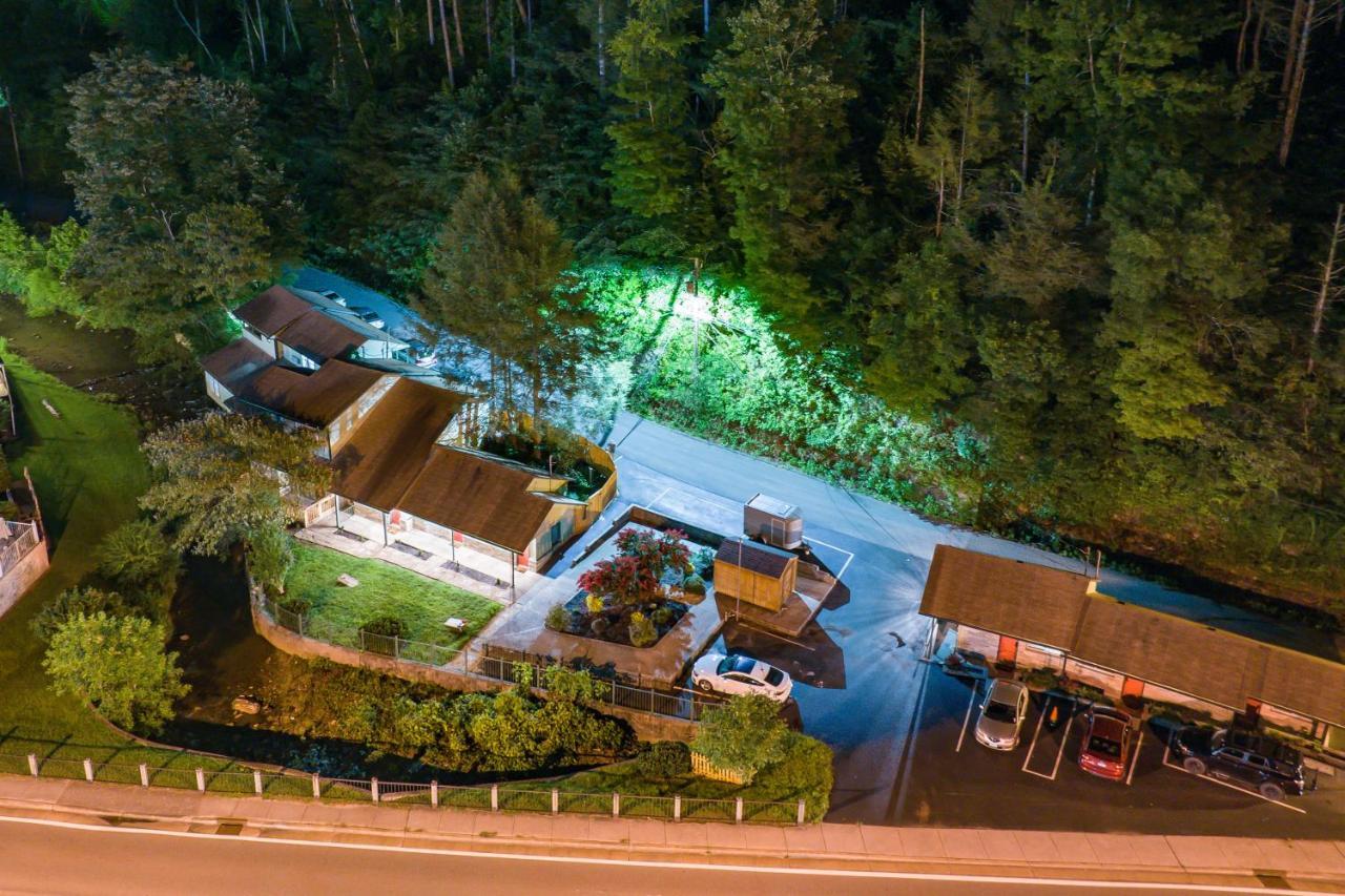 Newly Remodeled Motel In Gatlinburg! Bagian luar foto