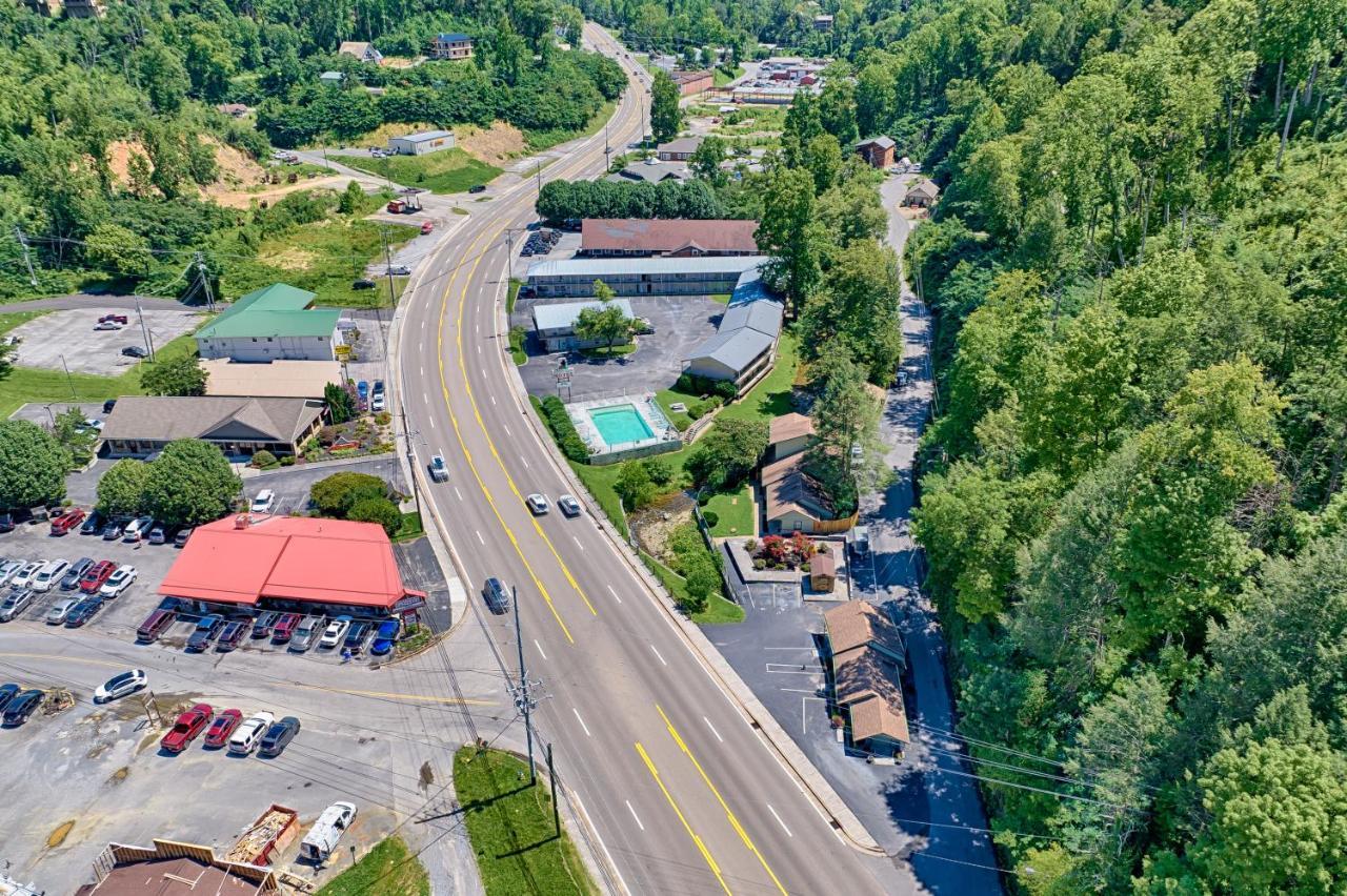 Newly Remodeled Motel In Gatlinburg! Bagian luar foto