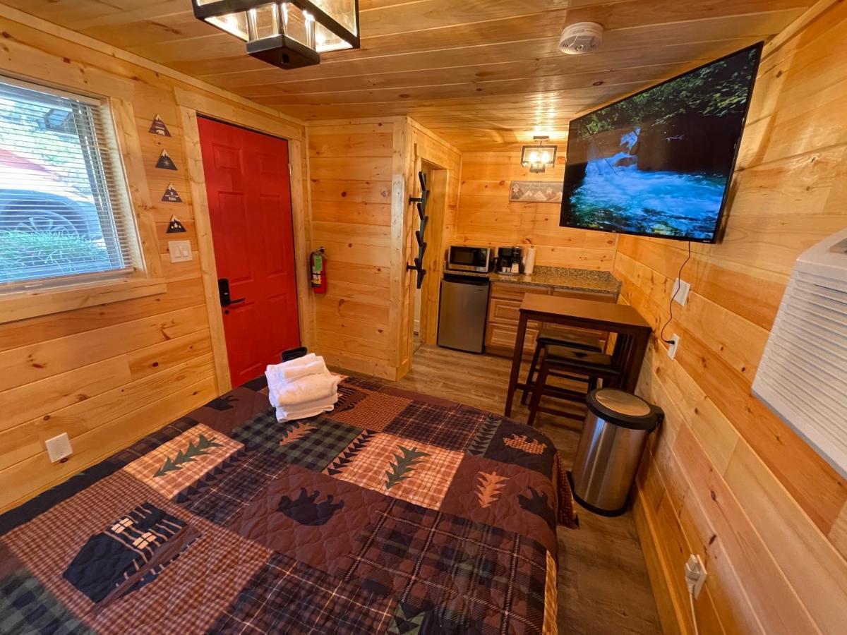 Newly Remodeled Motel In Gatlinburg! Bagian luar foto