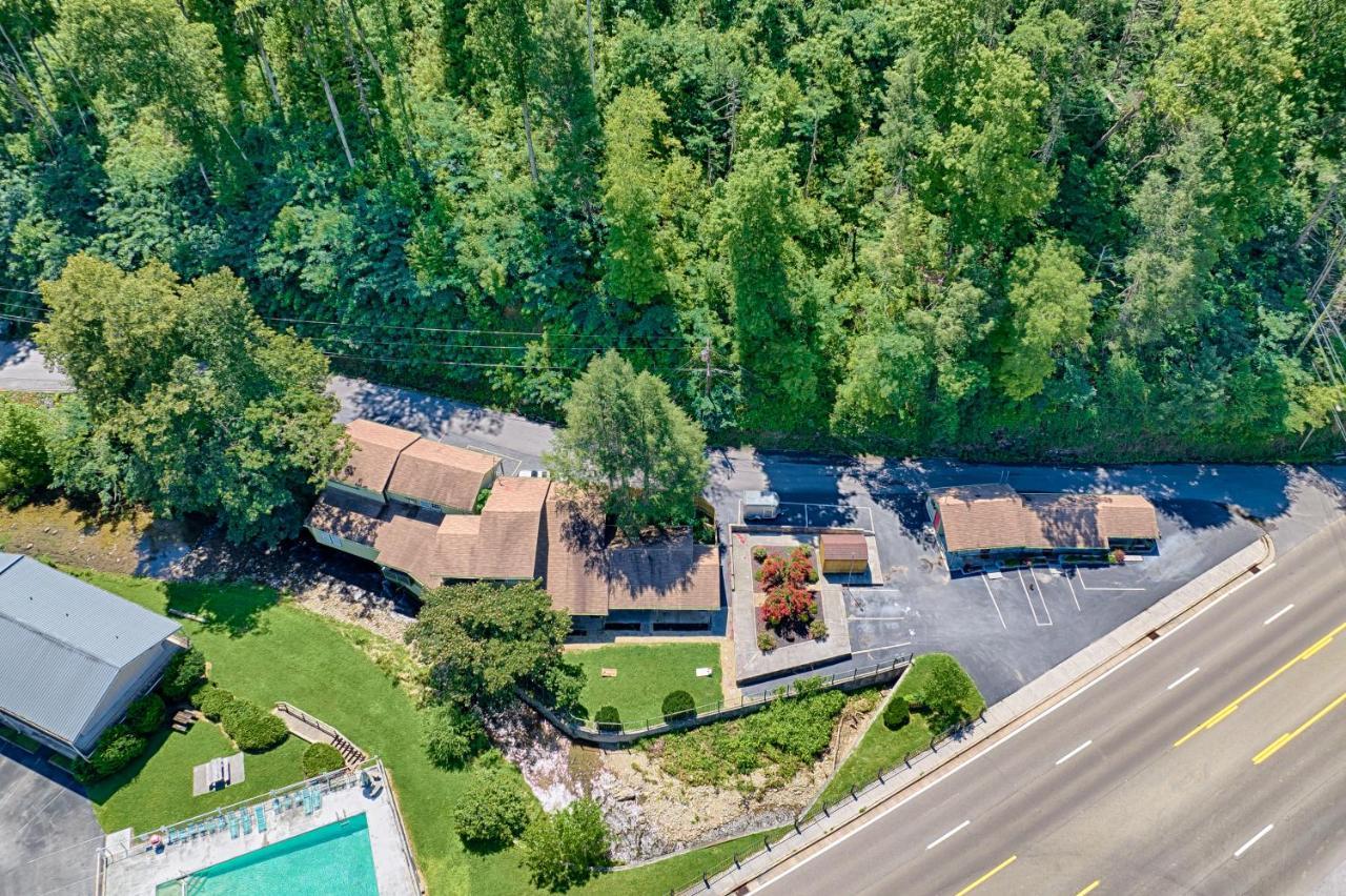 Newly Remodeled Motel In Gatlinburg! Bagian luar foto