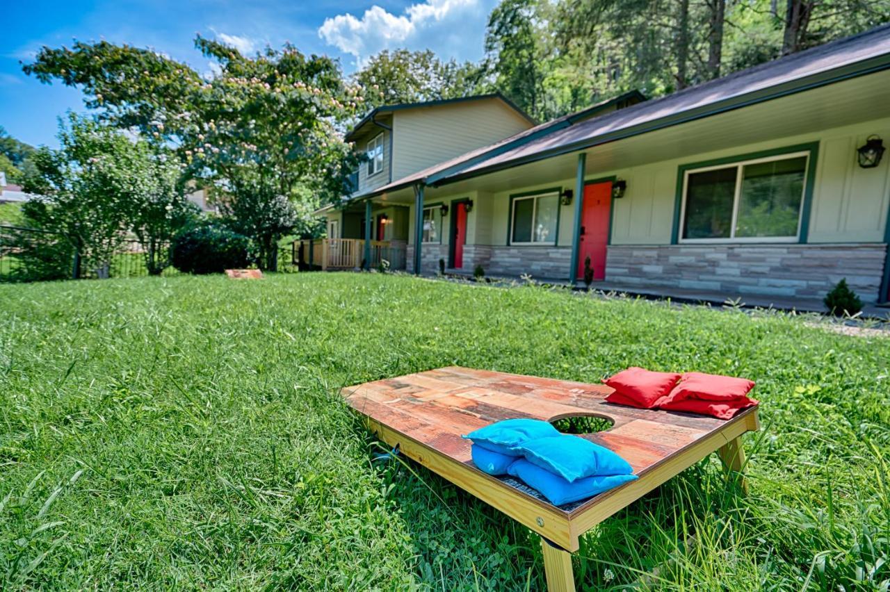 Newly Remodeled Motel In Gatlinburg! Bagian luar foto