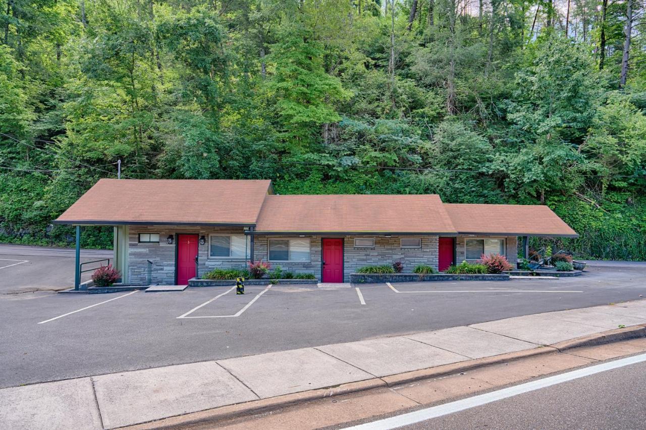 Newly Remodeled Motel In Gatlinburg! Bagian luar foto