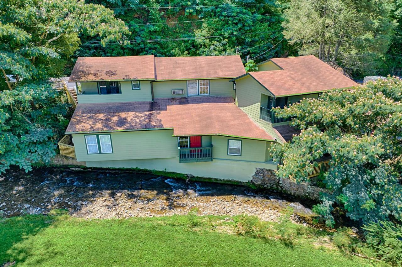 Newly Remodeled Motel In Gatlinburg! Bagian luar foto